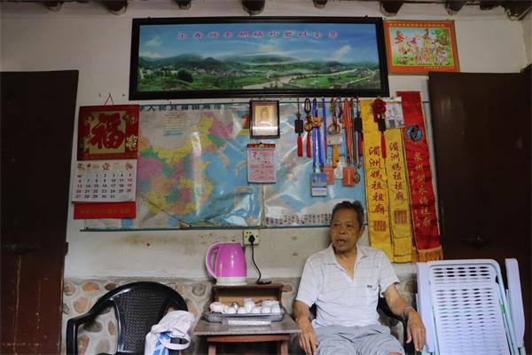 2.村庙管委会老人
