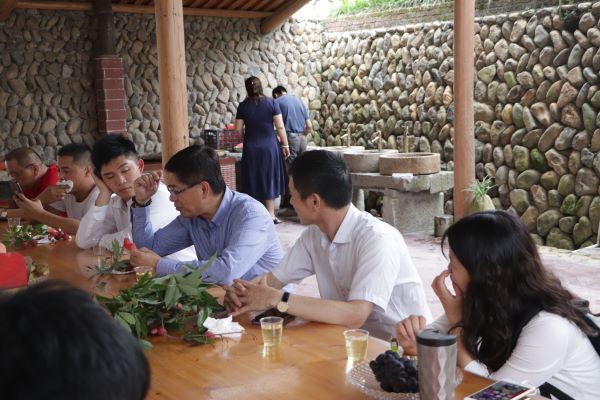 2.图为乡土记忆馆内座谈会